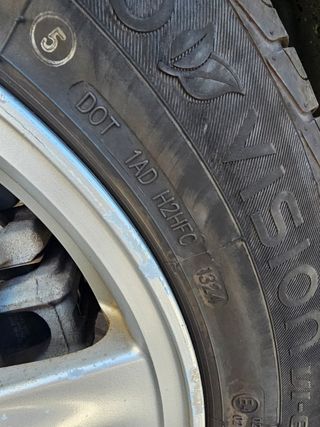 Llantas y neumáticos  