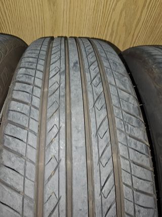 Llantas y neumáticos  