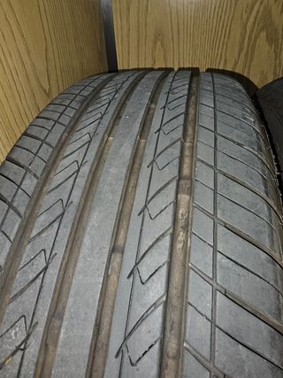 Llantas y neumáticos  