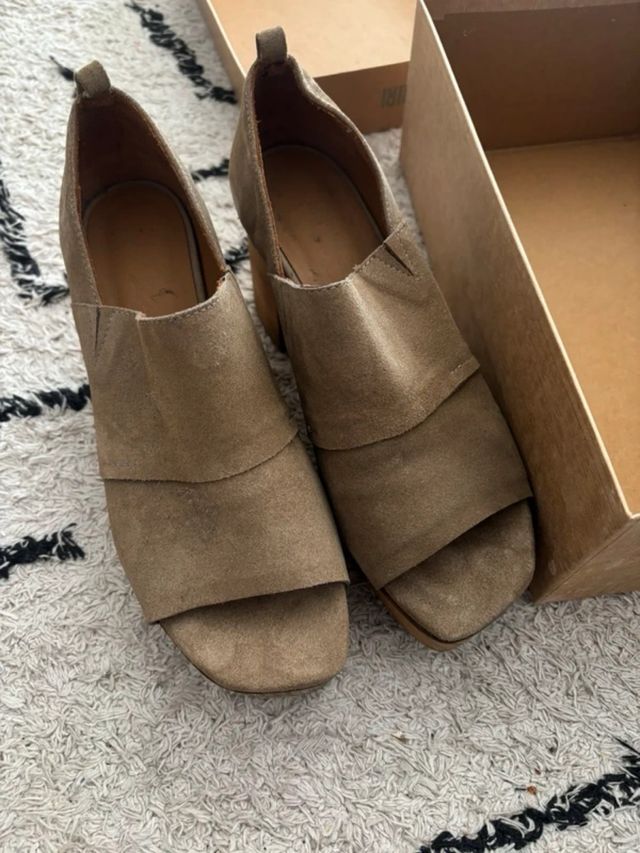 Zapatos tacón beige plataforma