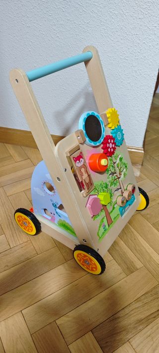 Andador de madera infantil