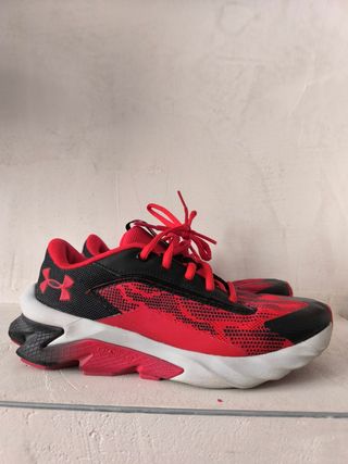 Zapatillas Under Armour rojas y negras nº 38