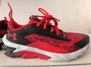 Zapatillas Under Armour rojas y negras nº 38