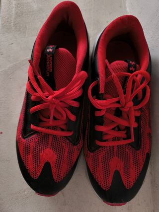 Zapatillas Under Armour rojas y negras nº 38