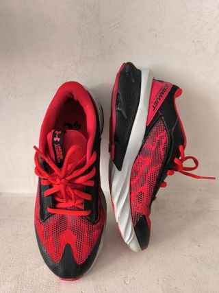 Zapatillas Under Armour rojas y negras nº 38