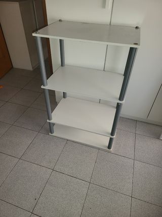 Estantería de baldas blanca y gris