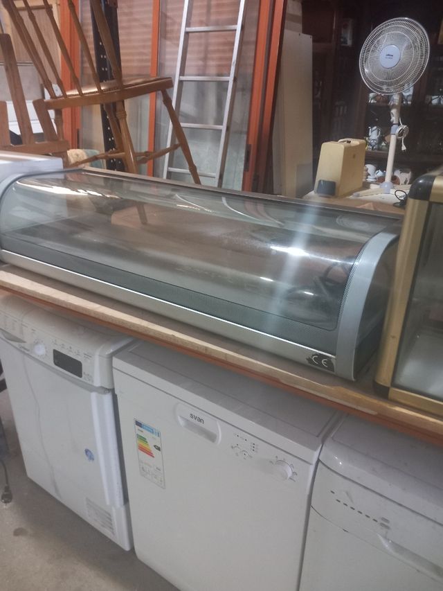 Vitrina expositora curva