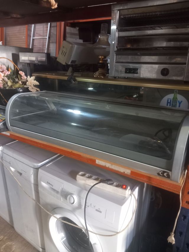 Vitrina expositora curva