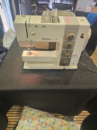 Máquina de coser Bernina Record 830