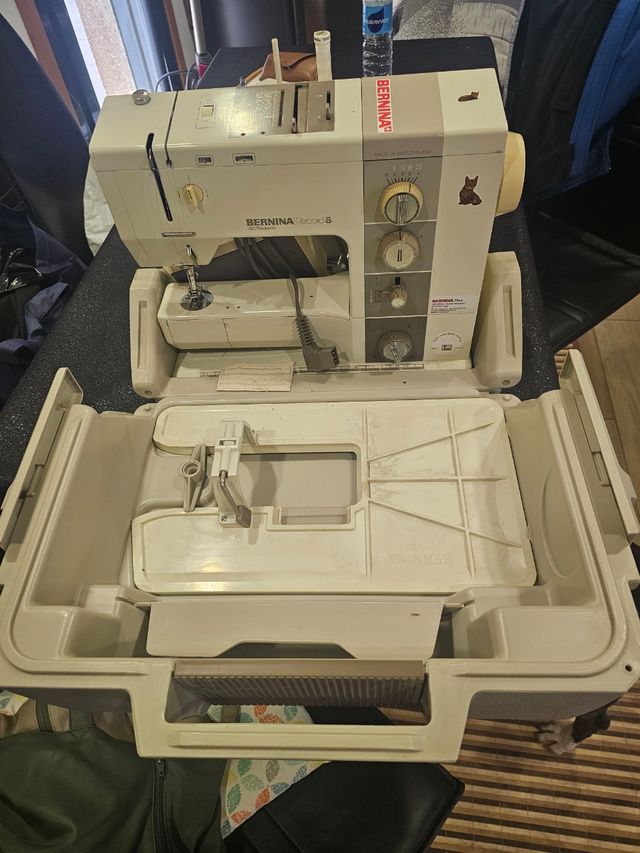 Máquina de coser Bernina Record 830