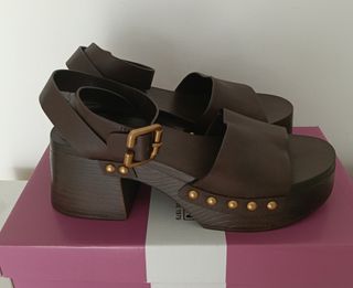 Sandálias Bershka Marrom - Salto Alto