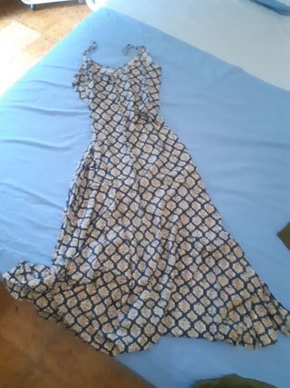 Vestito lungo estivo con motivi geometrici e fiori