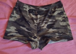 Shorts camuflaje mujer, muy poco usados.