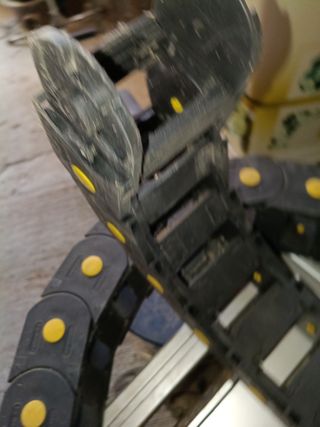 Cadena portacables para maquinas.

