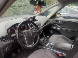 Opel Zafira Tourer 2013