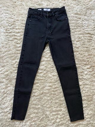 Vaqueros Bershka pitillo negros