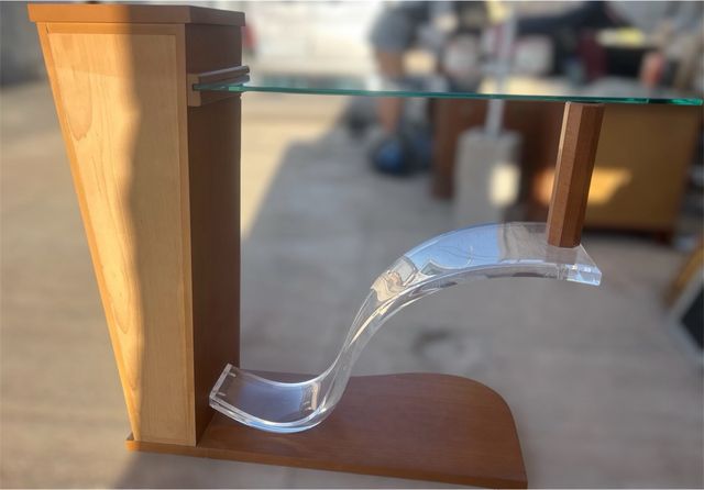 Mesa moderna - cristal y madera