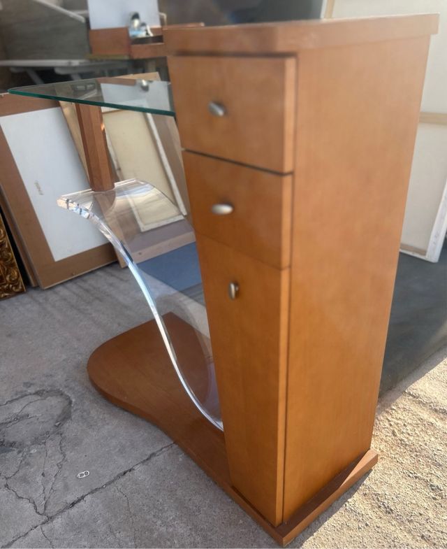 Mesa moderna - cristal y madera