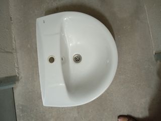 Lavabo de cerámica blanco marca Roca