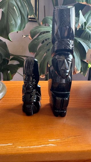 2 Figuras aztecas de obsidiana negra