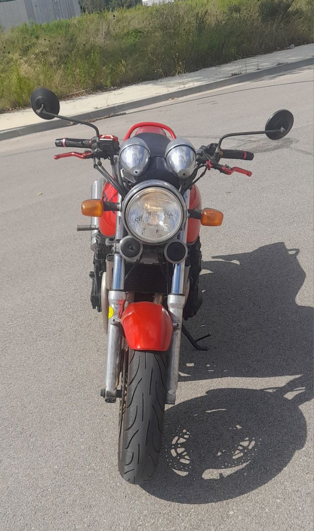 Suzuki GSX 750 Inazuma - Roja