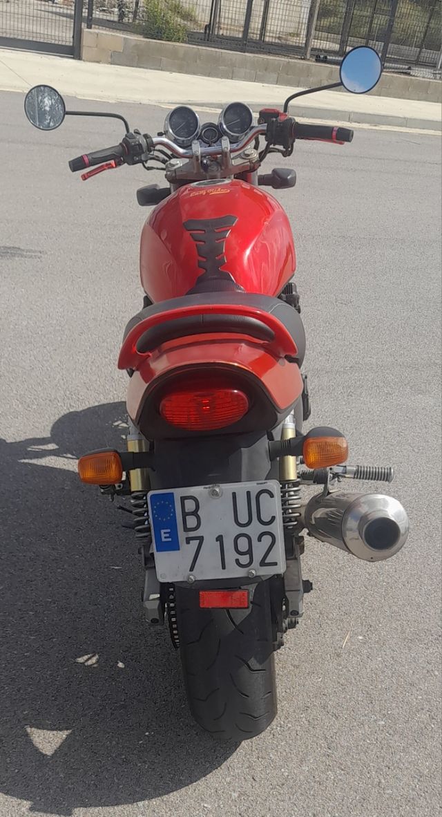 Suzuki GSX 750 Inazuma - Roja