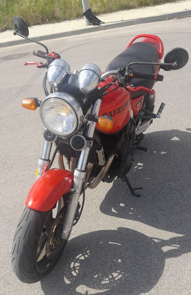 Suzuki GSX 750 Inazuma - Roja