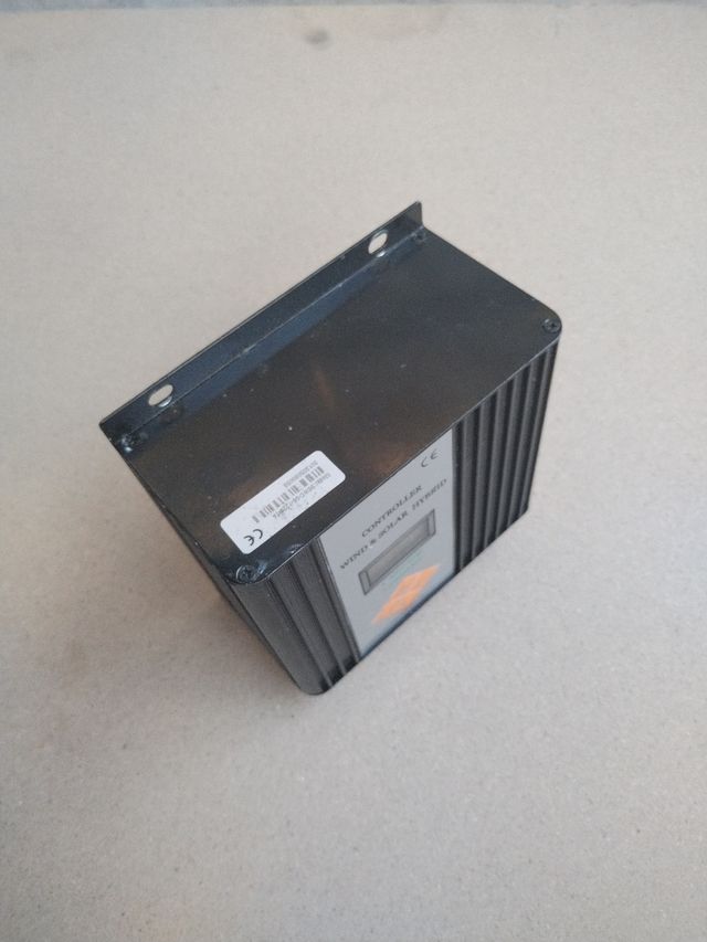 Controlador híbrido solar-eólico MPPT