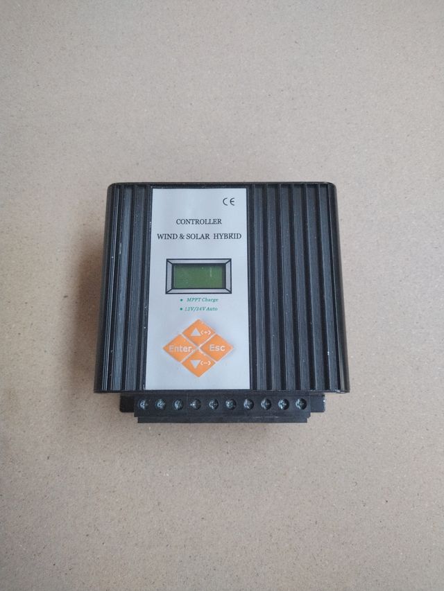 Controlador híbrido solar-eólico MPPT