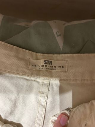 Pantalón cargo beige