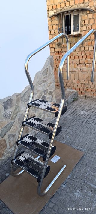 Escalera piscina QUIMIPOOL inox. LUXE