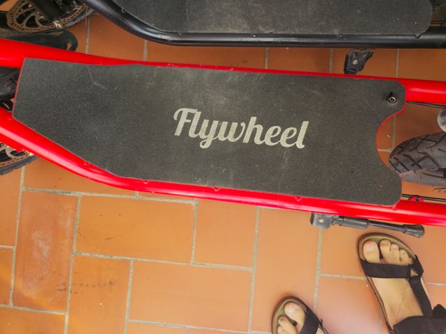 1 Patinete Eléctrico Flywheel averiado