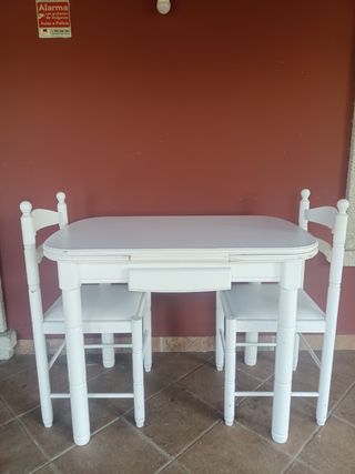 Mesa de cocina blanca de madera