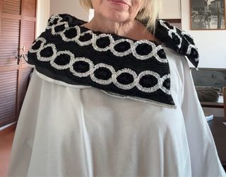 Collo imbottito bianco e nero
