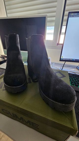 Botines negros de ante