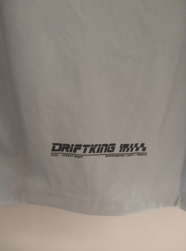 Conjunto deportivo gris y negro