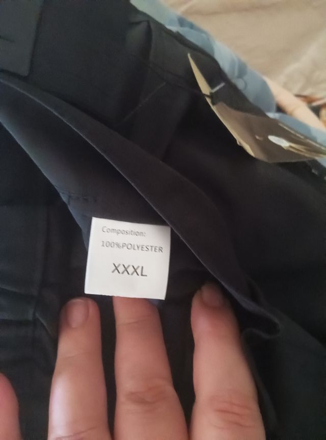 Conjunto deportivo gris y negro