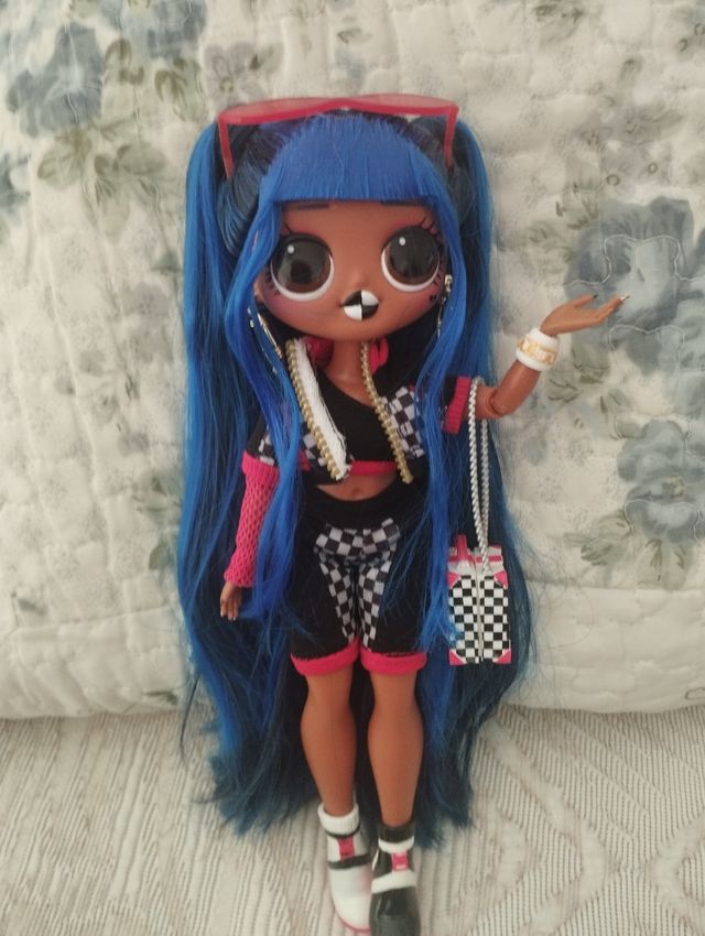 Muñeca LOL Teenaz - Cabello Azul.