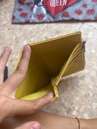 Cartera Stradivarius amarilla