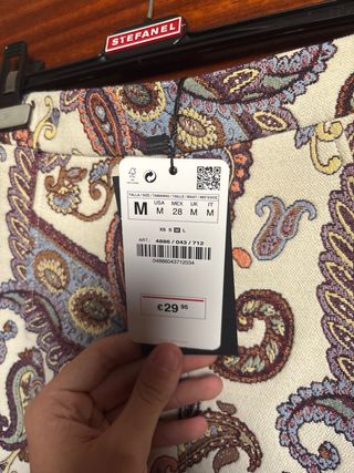 Falda midi Zara paisley multicolor