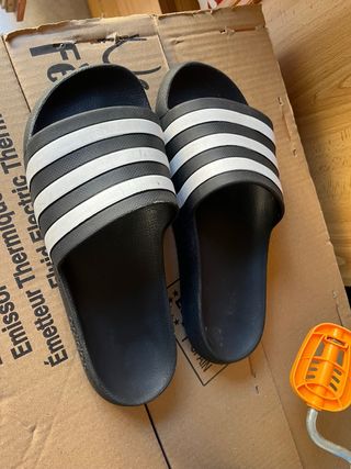 Chanclas Adidas - Negras y Blancas