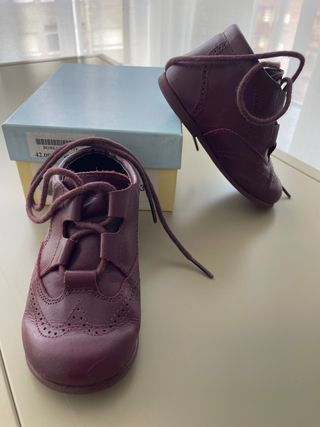 Zapatos Bebé Piel Burdeos.