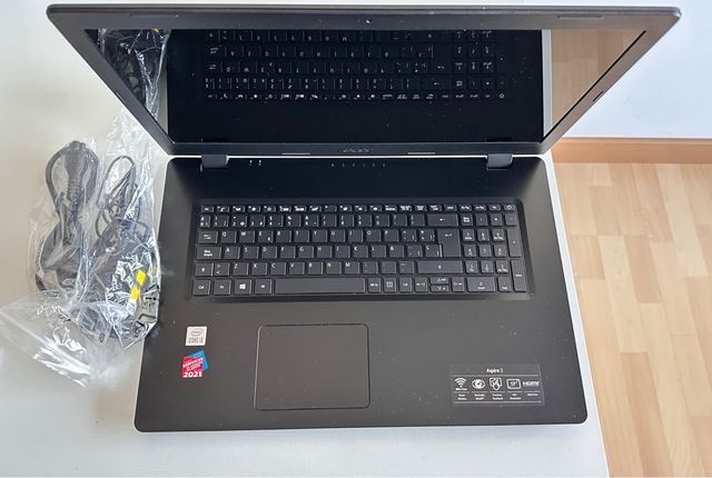 Portátil Acer Aspire 3 (17")