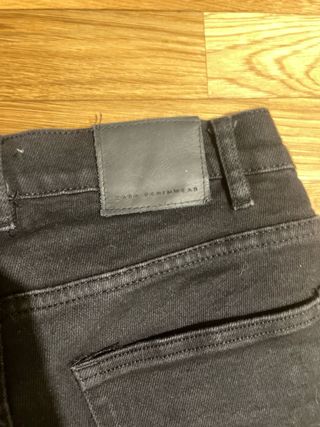 Pantalon vaquero negro 
