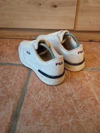 Zapatillas Fila blancas 