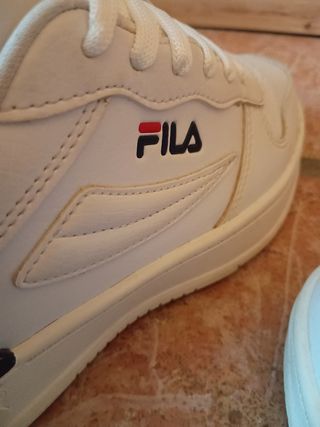 Zapatillas Fila blancas 