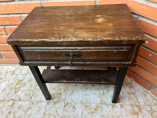 Mesita de noche madera oscura