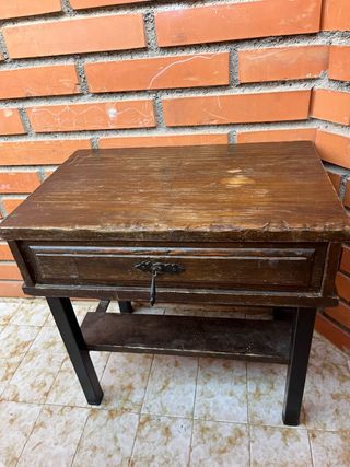 Mesita de noche madera oscura