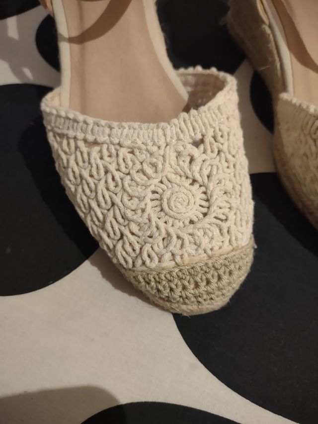 Zapatillas mujer nuevas talla n39(no envíos )