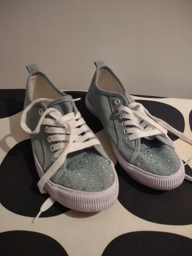 Zapatillas mujer nuevas talla n39(no envíos )